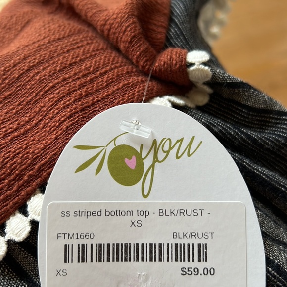 NWT THML Rust, Black & White Short Ruffle Sleeve Top. Size XS - Picture 4 of 4